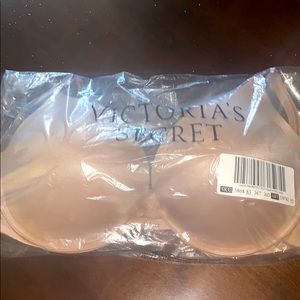 Brand New Victoria’s Secret Demi push up bra 36D